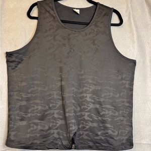 Black camo workout tank top with cinch waist.